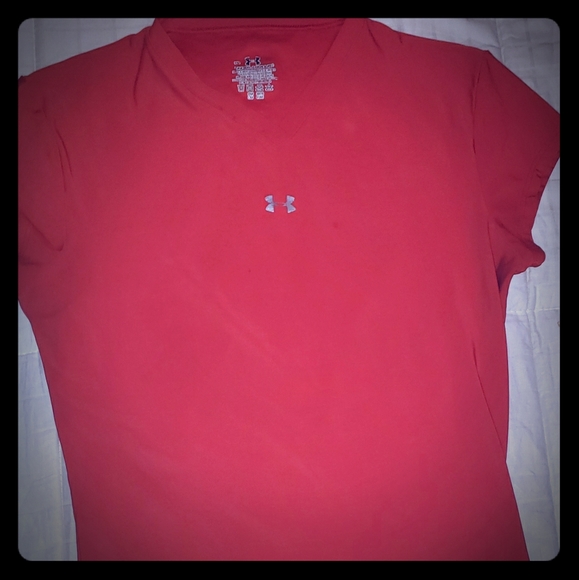 Under Armour Tops - Under Armour Medium T-shirt